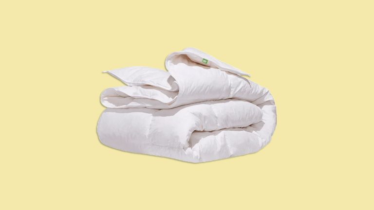 Win A White Goose Feather & Down Duvet ($109 Value) – Giveaway By Canadian Down and Feather Company 