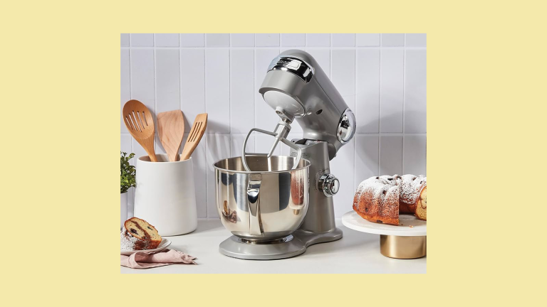 Winner Will Receive a Cuisinart Stand Mixer & Baking Trays – Giveaway by Gusto TV